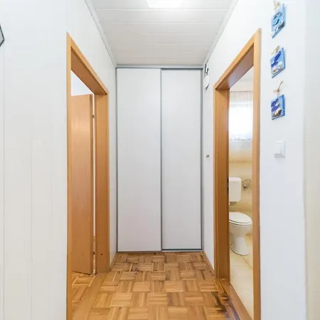 Karpinjan - Novigrad Apartment *